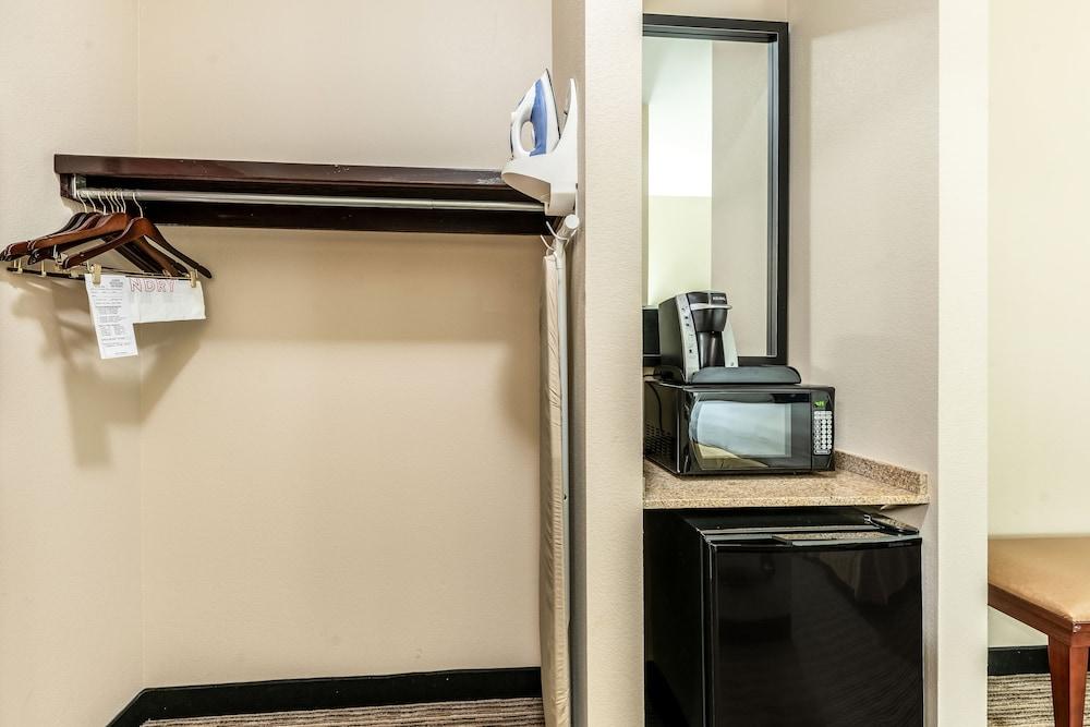 Red Lion Inn & Suites Mineral Wells מראה חיצוני תמונה
