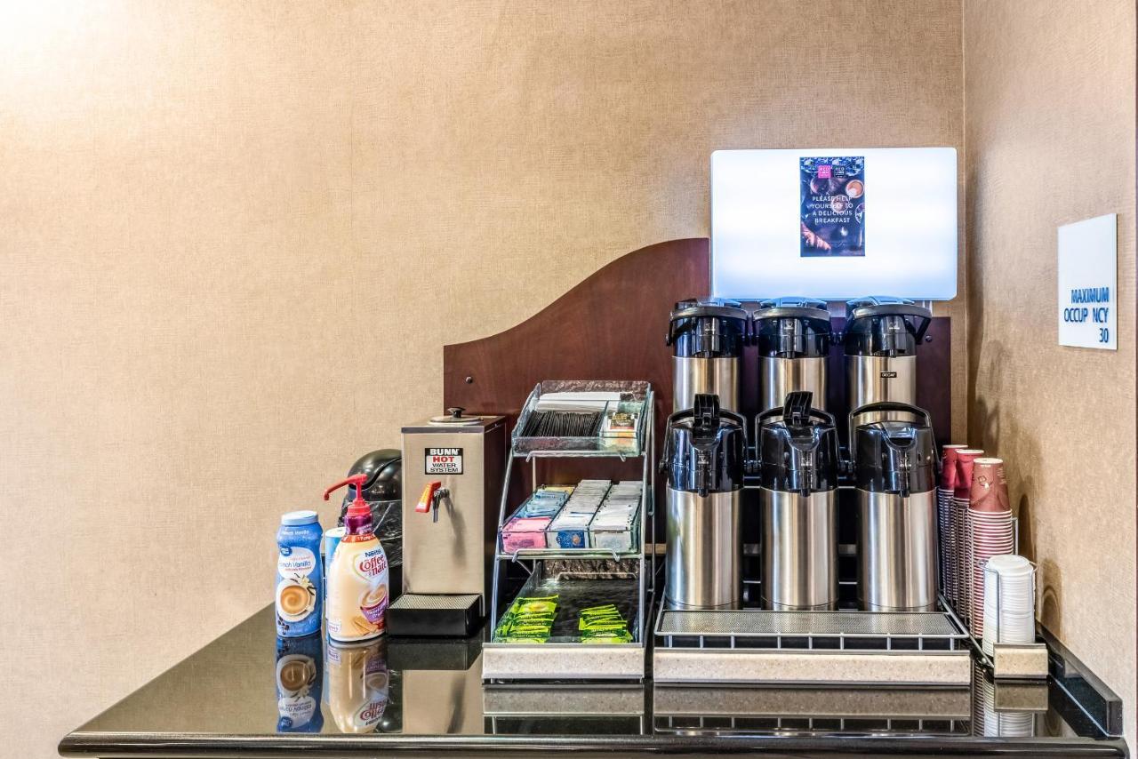 Red Lion Inn & Suites Mineral Wells מראה חיצוני תמונה