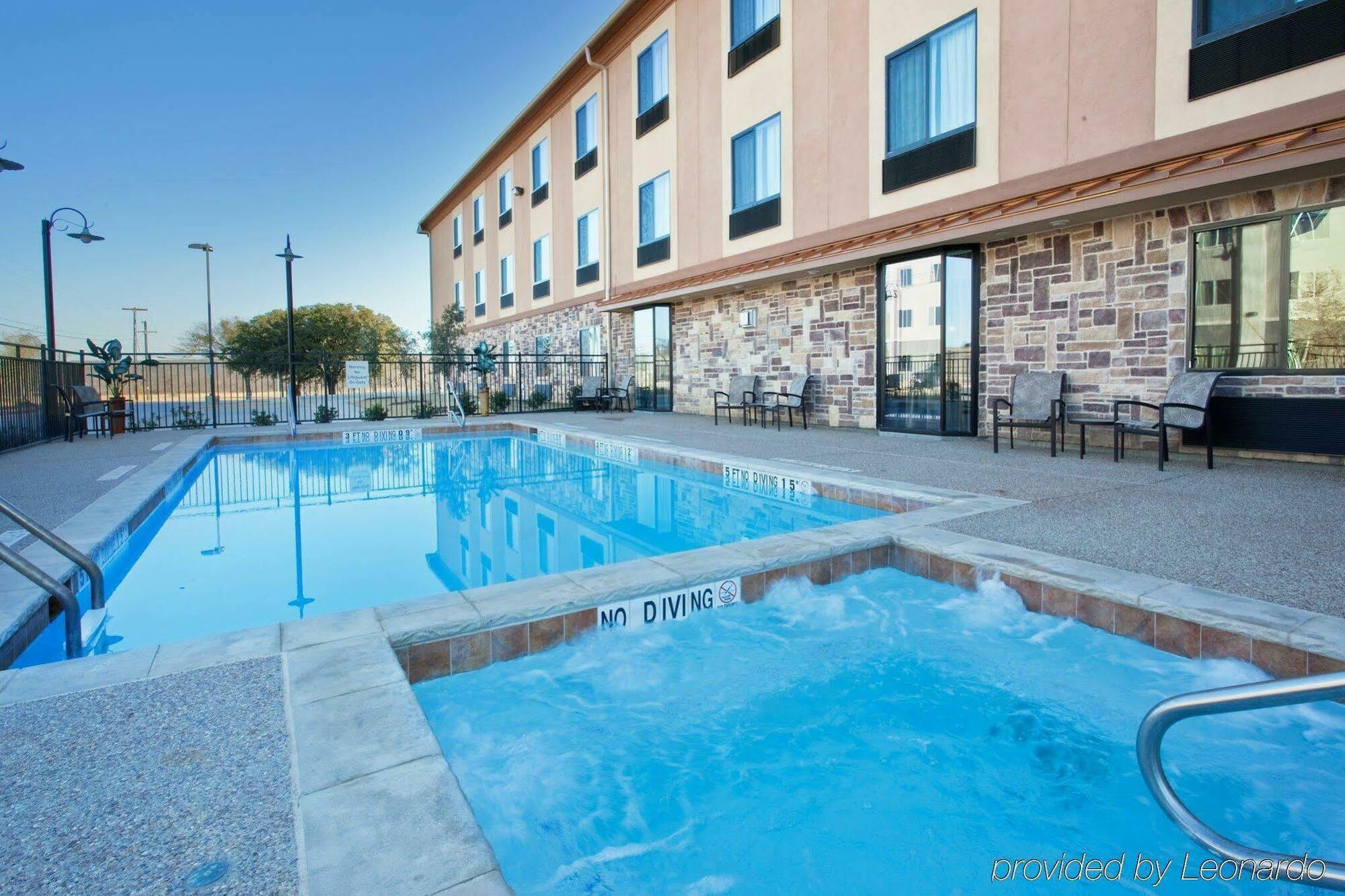 Red Lion Inn & Suites Mineral Wells מראה חיצוני תמונה